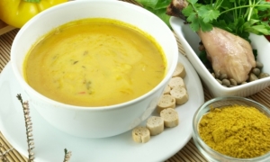 sopa de couve flor com curry