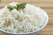 Como fazer arroz na panela elétrica?